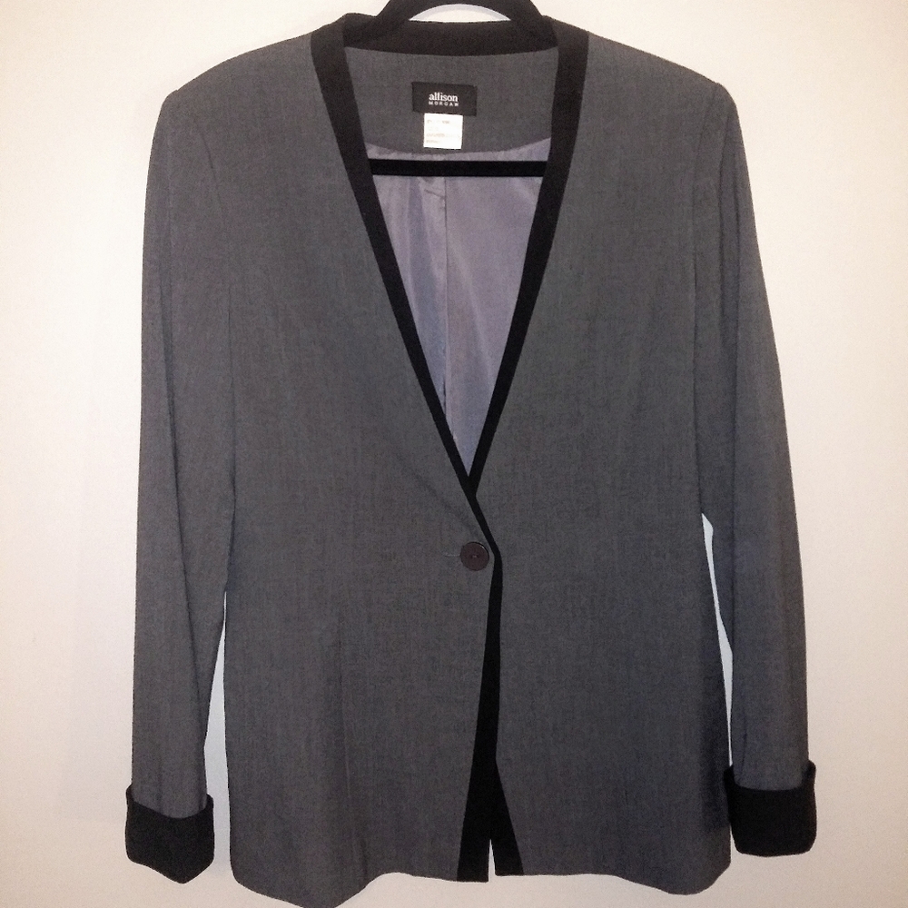 "CLASSY Suit" (Skirt & Jacket)